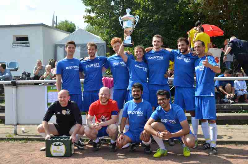 [Foto: Gewinnerteam des Fußballturniers]